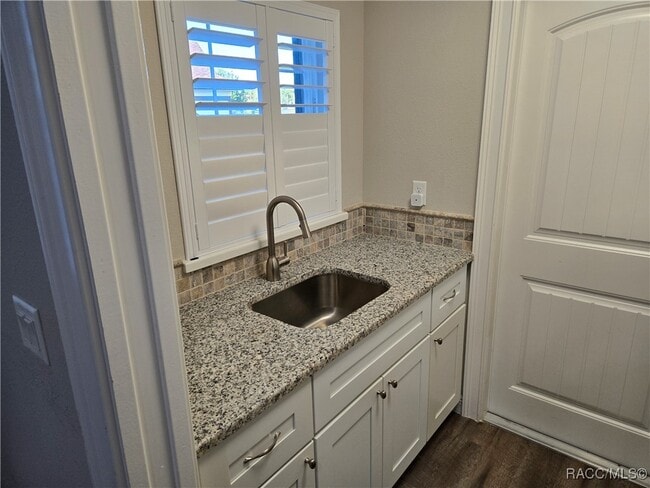 Building Photo - 9322 S DEER Pk Dr