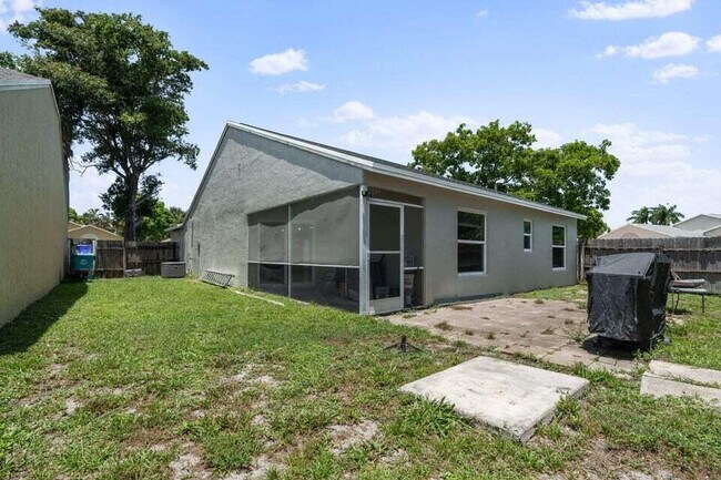 Building Photo - 48 Bentwater Cir