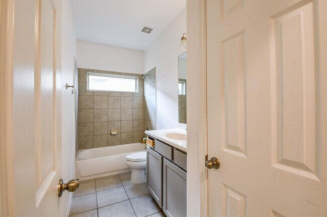 Building Photo - 6421 Innsbruck Meadows Ln