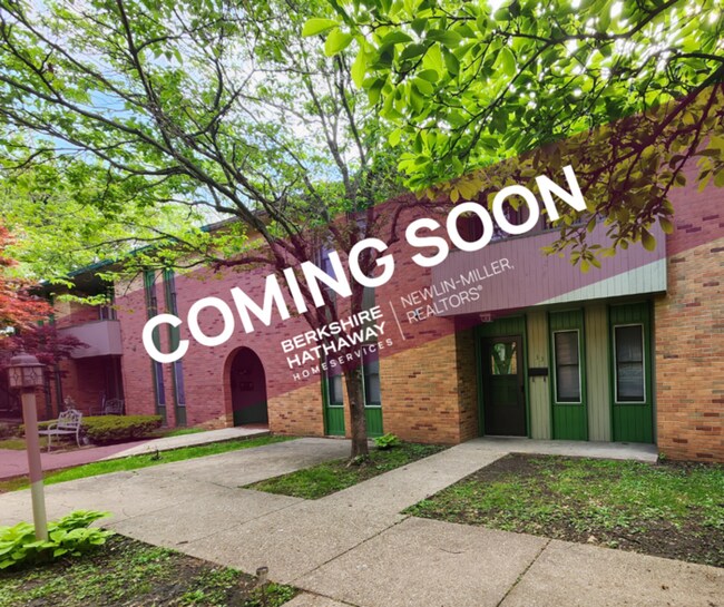 Primary Photo - Charming 1-Bedroom Courtyard Level Apartme...