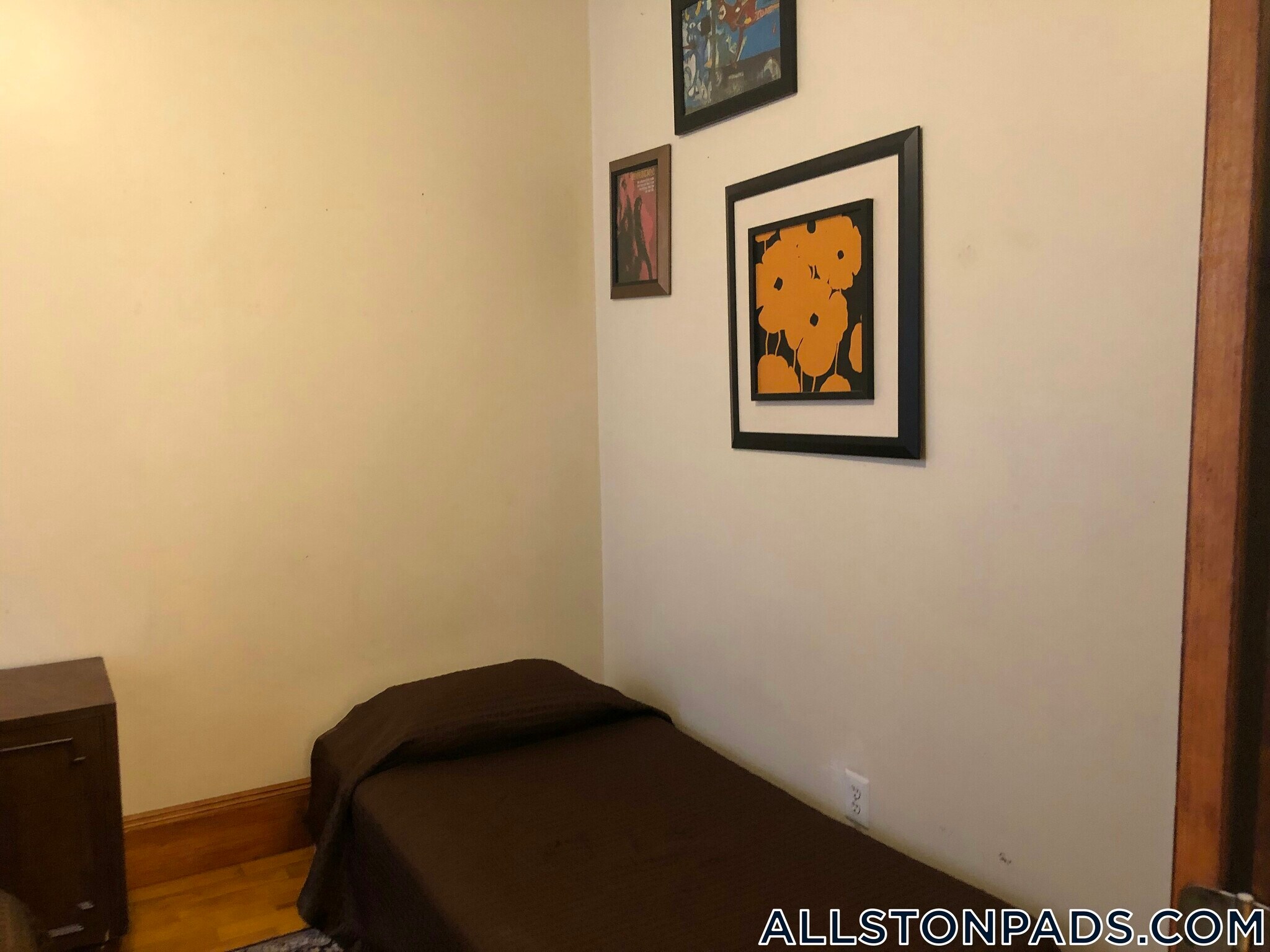 Building Photo - 36 Linden St