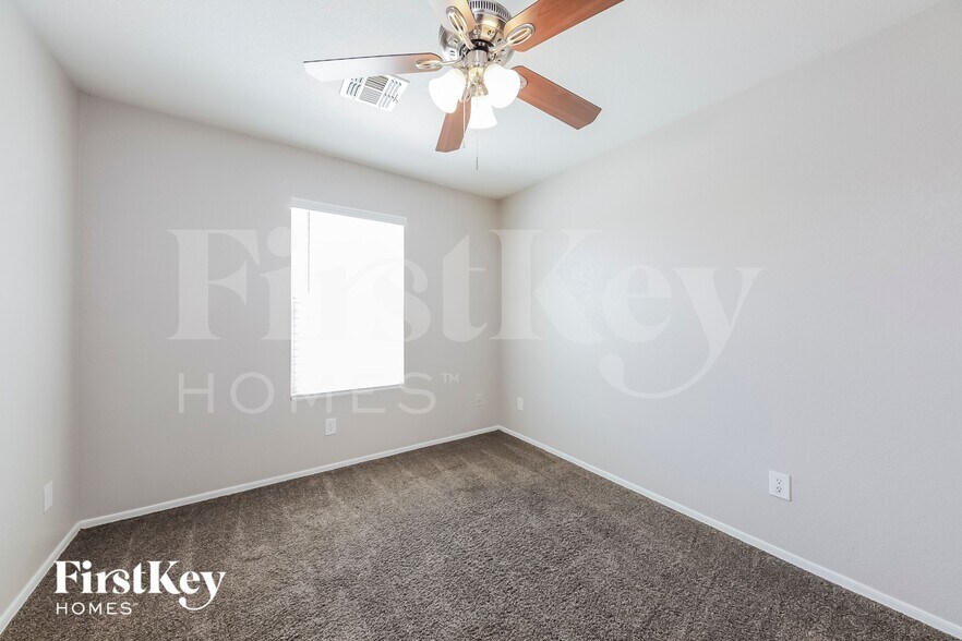 Building Photo - 4966 E Meadow Land Dr