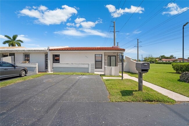 Building Photo - 9451 SW 6th Ln