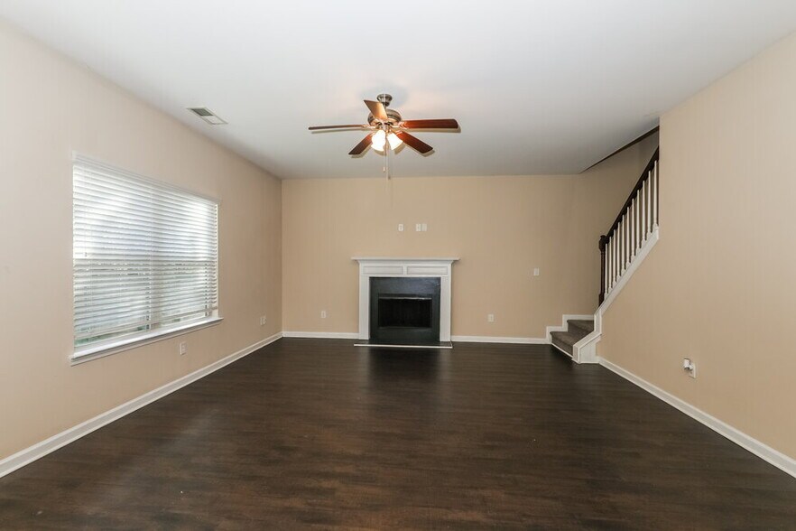 Building Photo - 705 Yukon Way