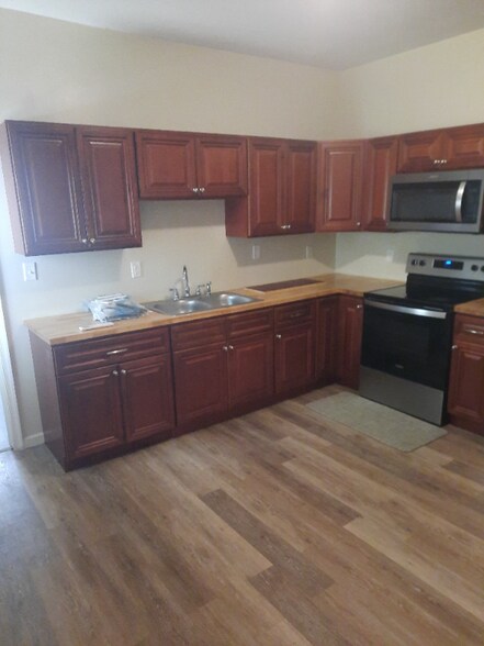 Primary Photo - 305 W Berwick St