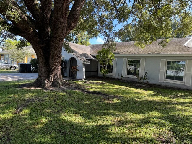 Building Photo - Meadow Woods Pool Home