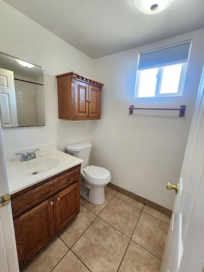 Building Photo - Beautiful 2 Bedroom on 2 1/2 Acres