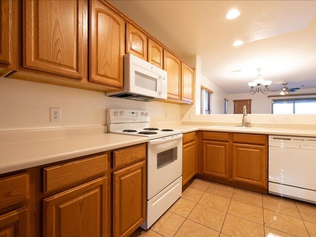 Building Photo - 3 Bedroom 2.5 Bath