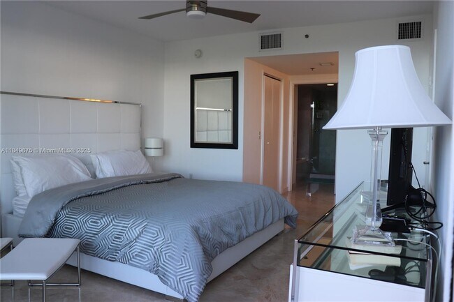Building Photo - 226 Ocean Dr