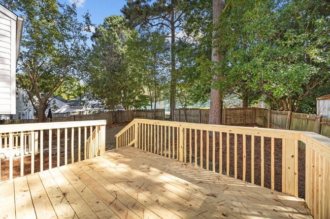 Building Photo - Charming 3-Bed Home with Granite Touches & Finished Basement in Raleigh!