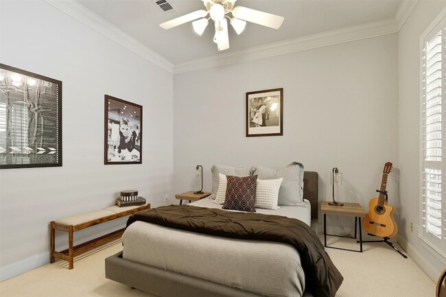 Building Photo - 1044 Memorial Village Dr