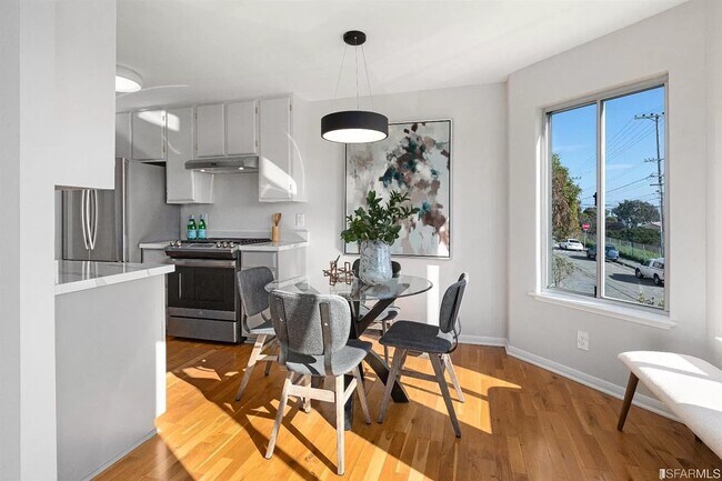 Building Photo - 999 Wisconsin St