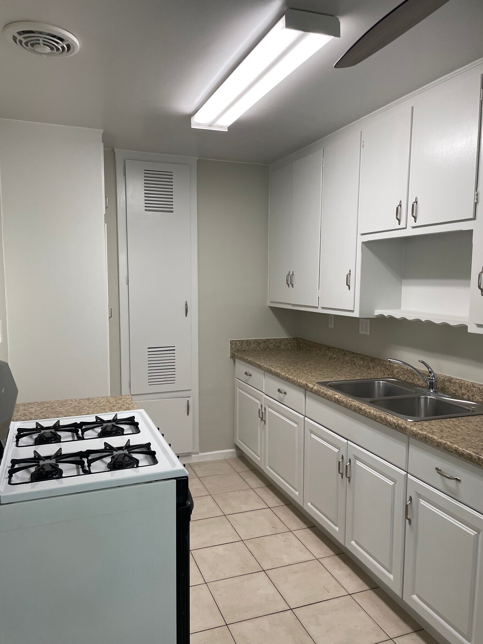 Building Photo - 3918 Christina Rd