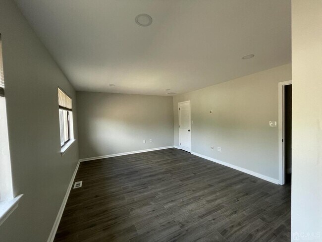 Building Photo - 42 Ashford Dr