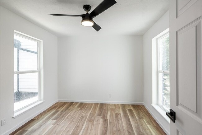 Building Photo - 1011 Crossfield Dr