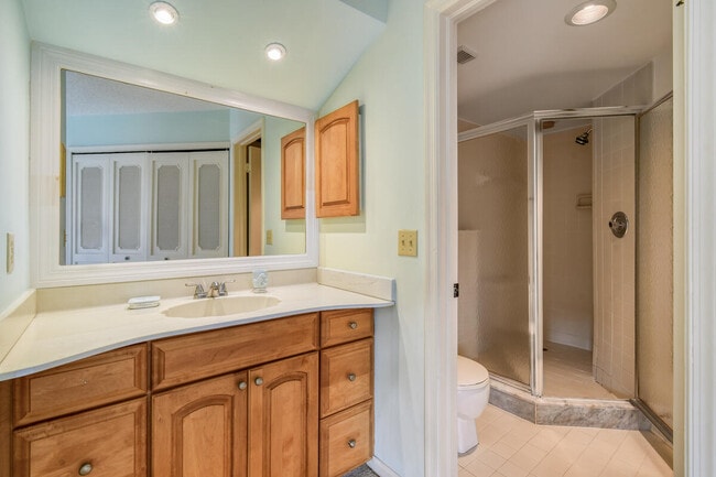 Building Photo - 28 Uno Lago Dr