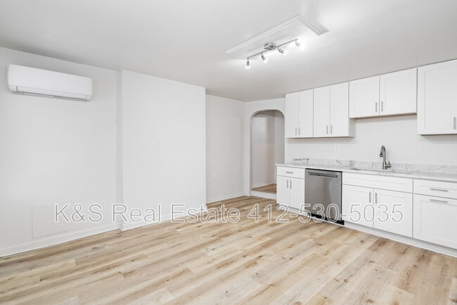 Building Photo - 2321 Spring St