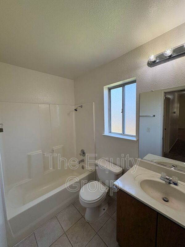 Building Photo - 2210 W Buena Vista Ave