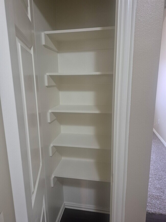 Building Photo - 709 Shady Meadow Ln