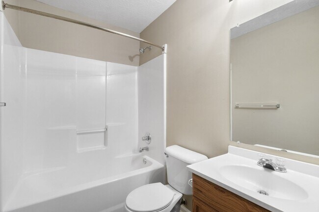 Building Photo - 1566 Autumn Dr