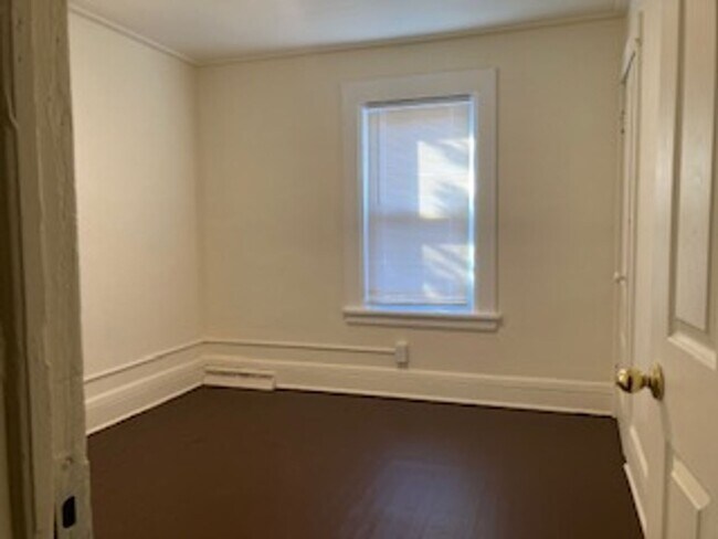 Building Photo - 86-88-88 Baycliff Dr