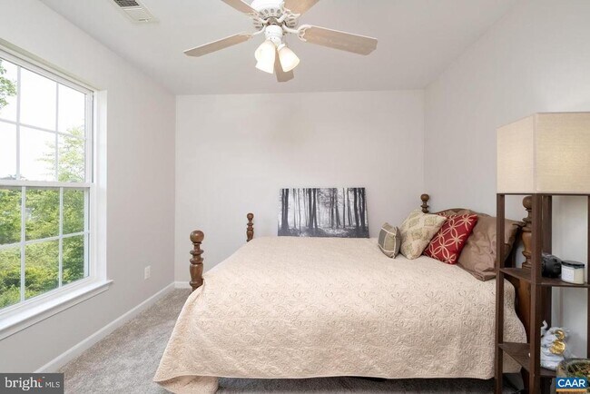 Building Photo - 662 Holly Hill Dr