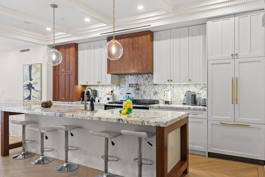Building Photo - 453 W 141st St