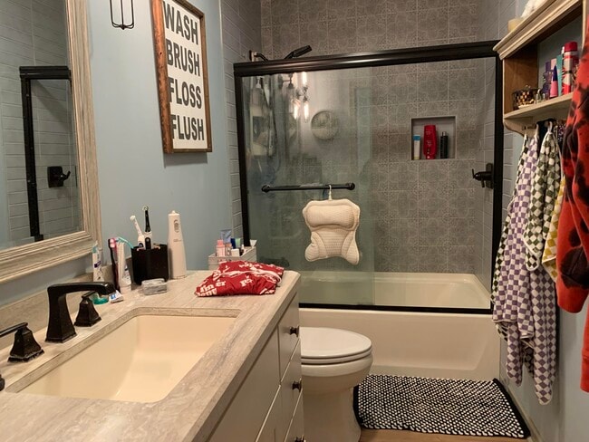 Building Photo - 401 Spring St