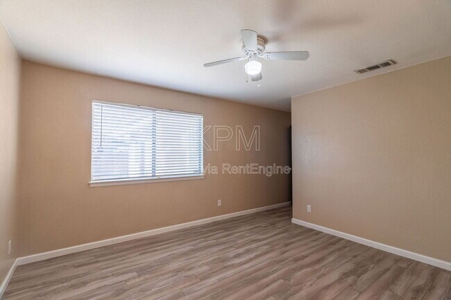 Building Photo - 2930 Angel Dr