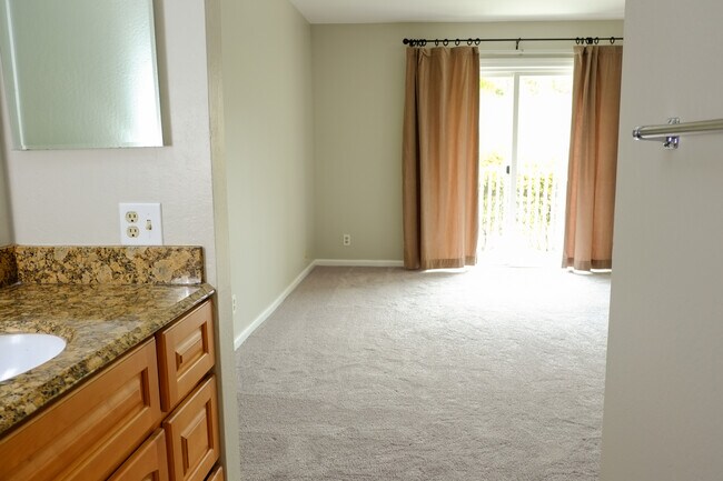 Master bedroom - 20235 Northglen Sq