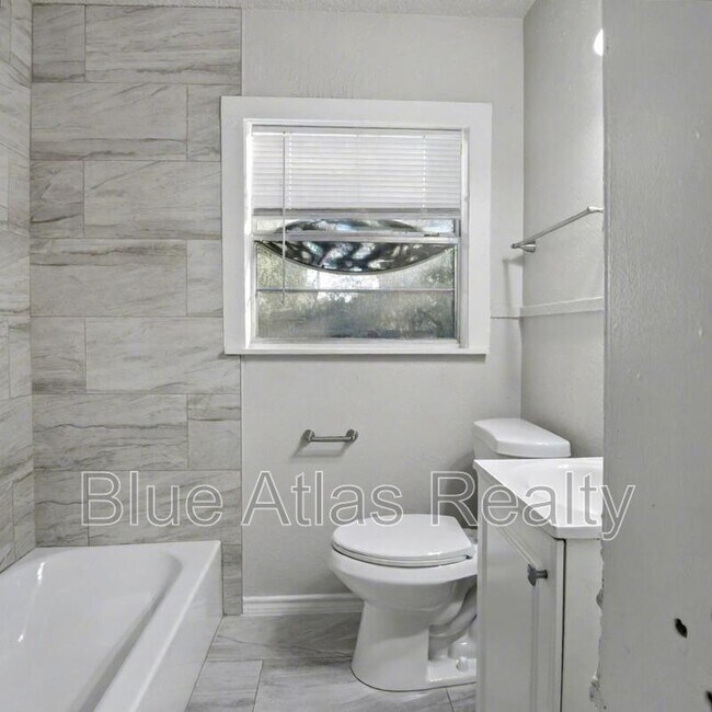 Building Photo - 4024 Wiman Dr