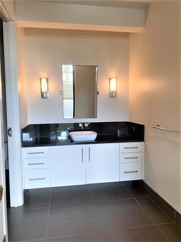 Building Photo - 2600 W 7th St