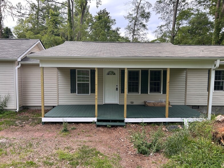 Primary Photo - 124 E Crescent Rd