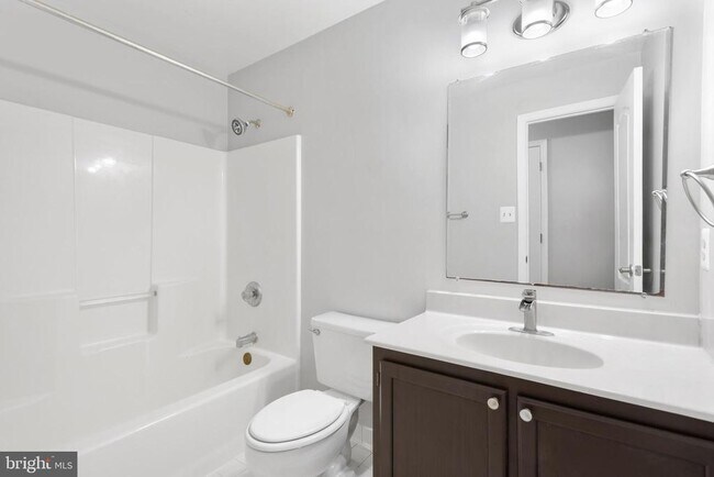 Building Photo - 46613 Silhouette Square