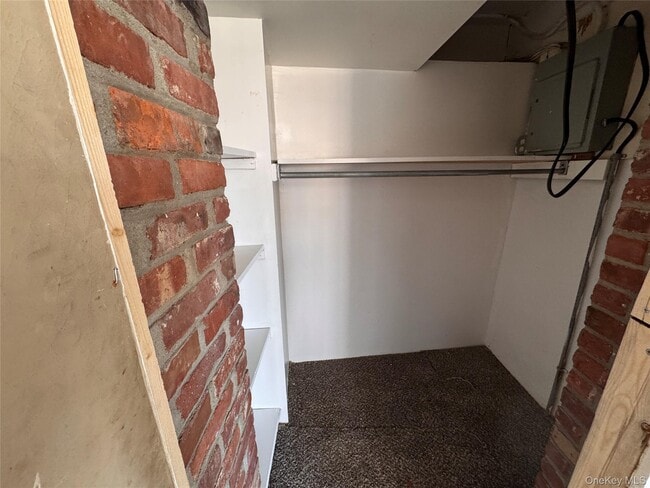 Building Photo - 175 Main St