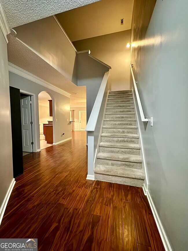 Building Photo - 322 Clover Brook Dr