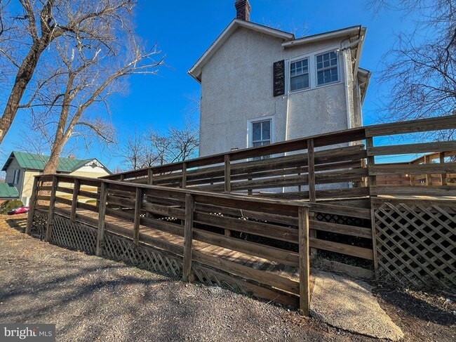 Building Photo - 314 North St