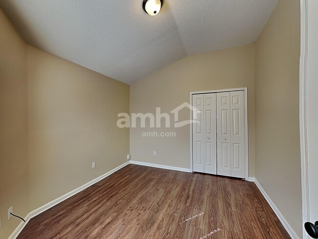 Building Photo - 805 Putters Green Way N