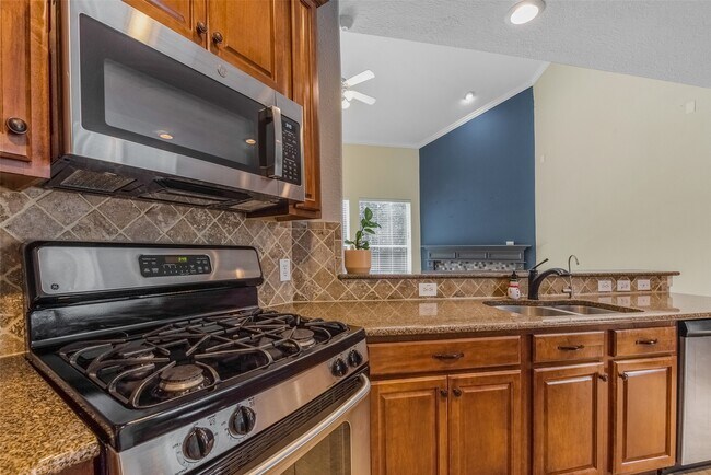 Building Photo - 7 Ebony Oaks Pl