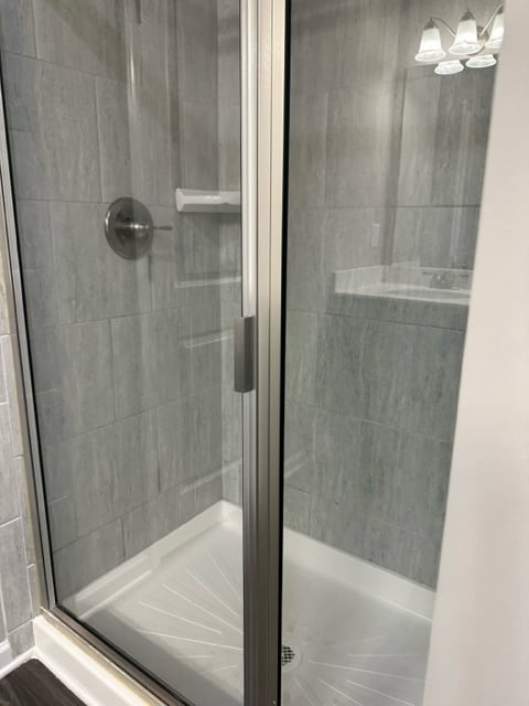Shower - 3671 Acorn Dr