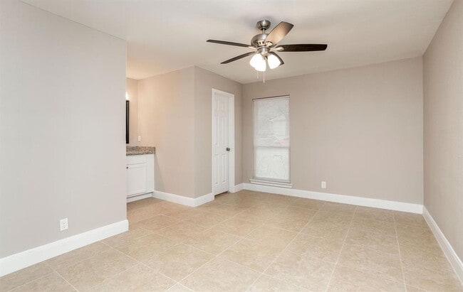 Building Photo - 24326 Pine Canyon Dr