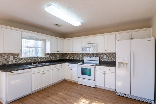 Building Photo - 700 Keyes Dr