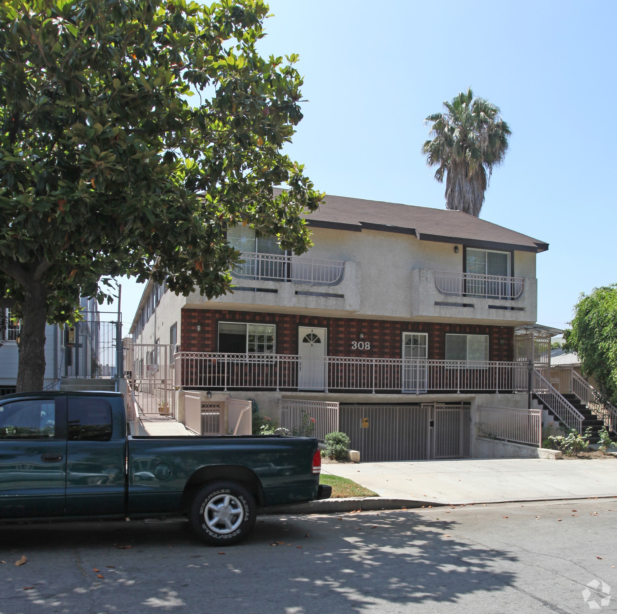 Primary Photo - 308 E Valencia Ave