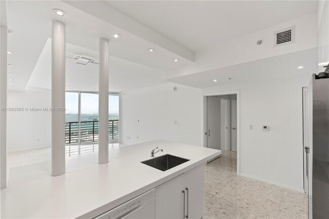 Building Photo - 325 S Biscayne Blvd