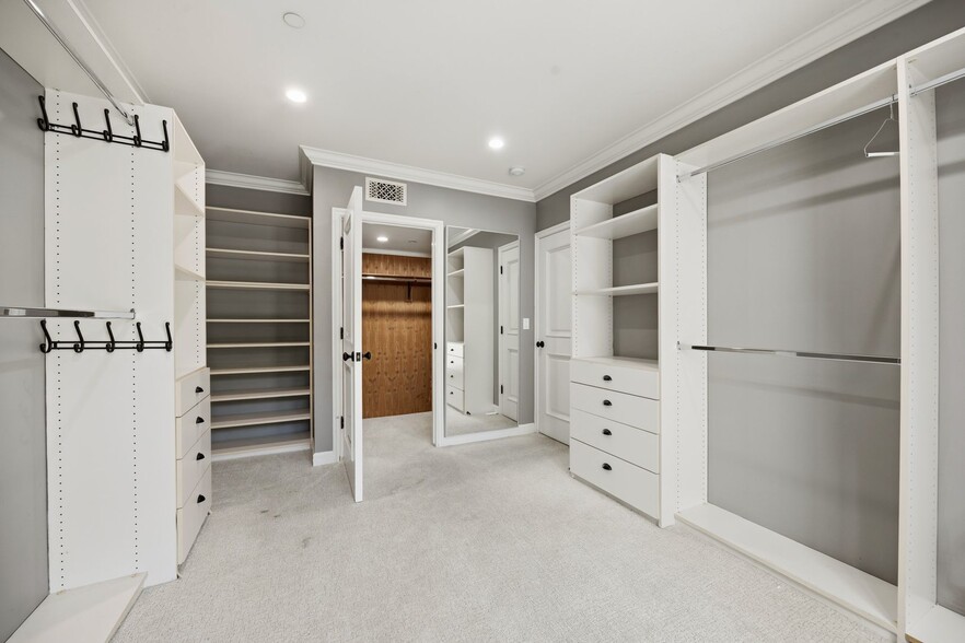 Building Photo - Beautiful Two-Story Burbank Home with Pool, Hardwood Floors & Guest House