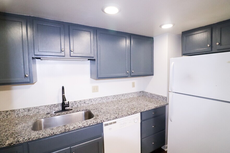 Building Photo - 2665 Bellevue Ave