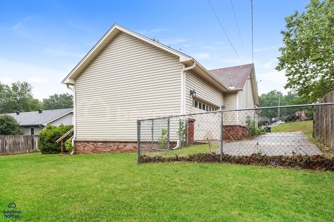 Building Photo - Updated 3BR Sherwood Home with Huge Fenced Yard