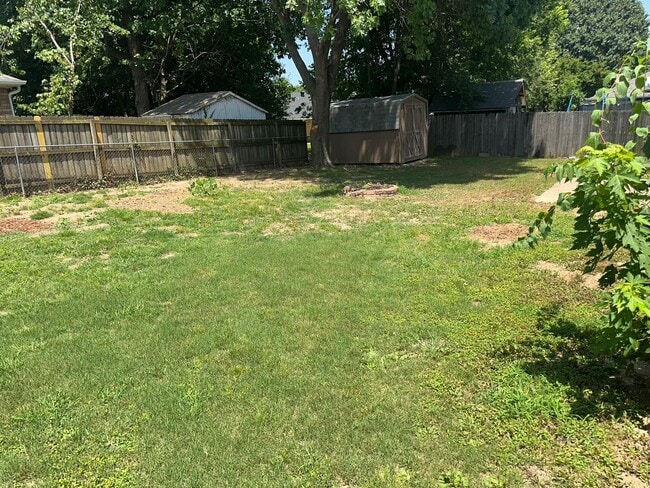 Building Photo - 3-Bed, 2-Bath Home in Central Springdale - Fully Fenced in Backyard and 2x Car Garage!