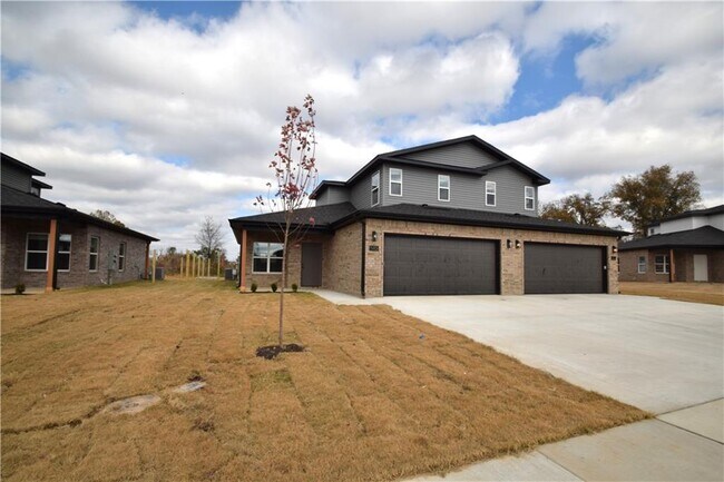 Primary Photo - 540 Cosmos St