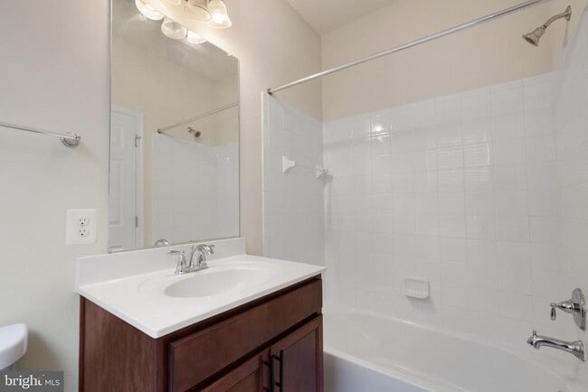 Building Photo - 7207 Barrberry Ln